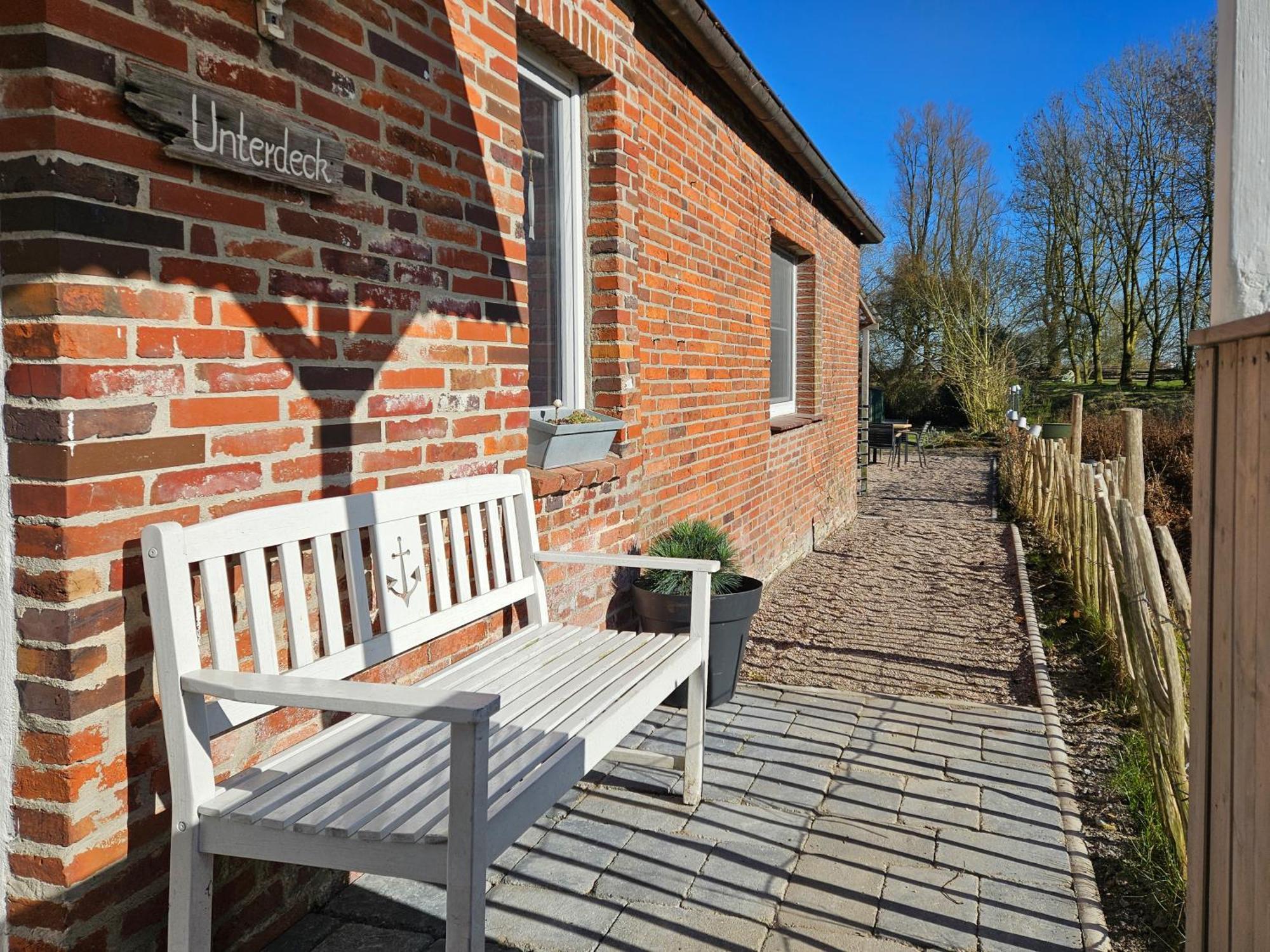 Ferienglück an der Nordsee: Erdgeschoss-Ferienwohnung mit Kamin und Garten Altfunnixsiel Exterior photo